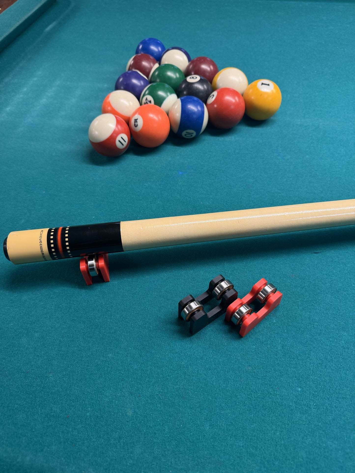 Billiards Cue Roller – Cue Straightness Checker & Display Stand