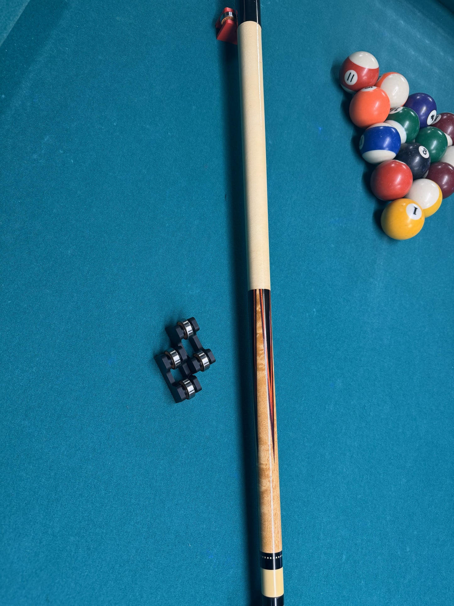 Billiards Cue Roller – Cue Straightness Checker & Display Stand