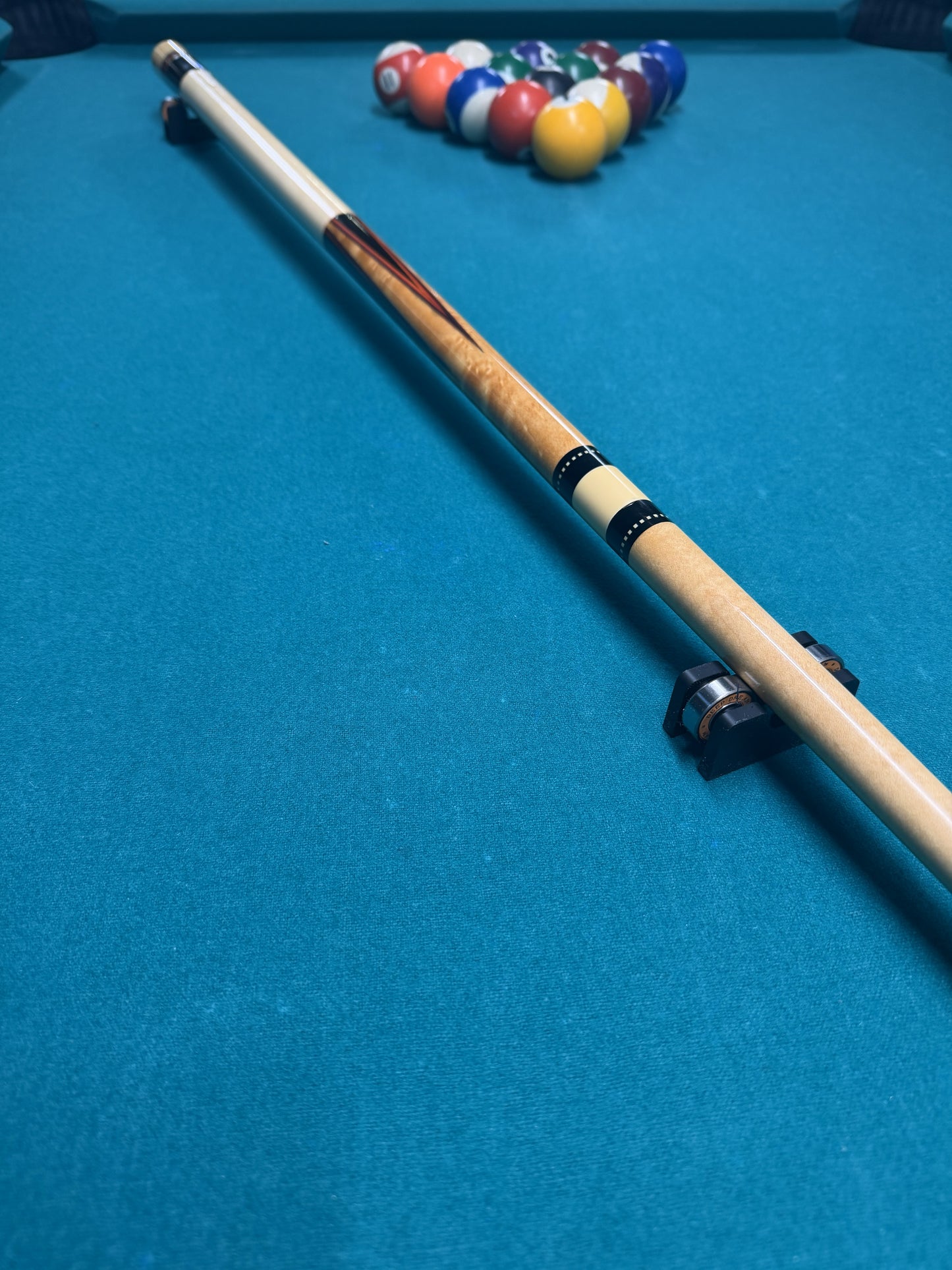 Billiards Cue Roller – Cue Straightness Checker & Display Stand