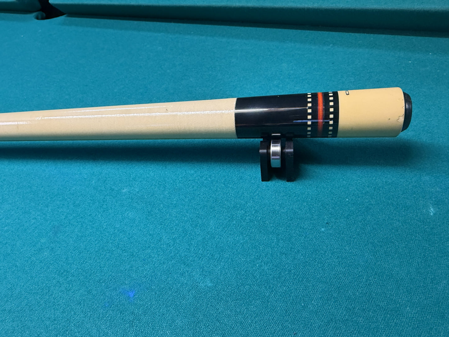 Billiards Cue Roller – Cue Straightness Checker & Display Stand
