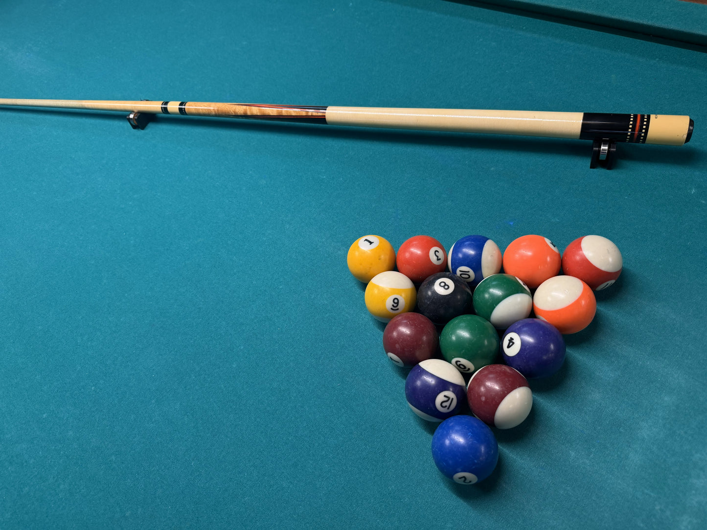Billiards Cue Roller – Cue Straightness Checker & Display Stand