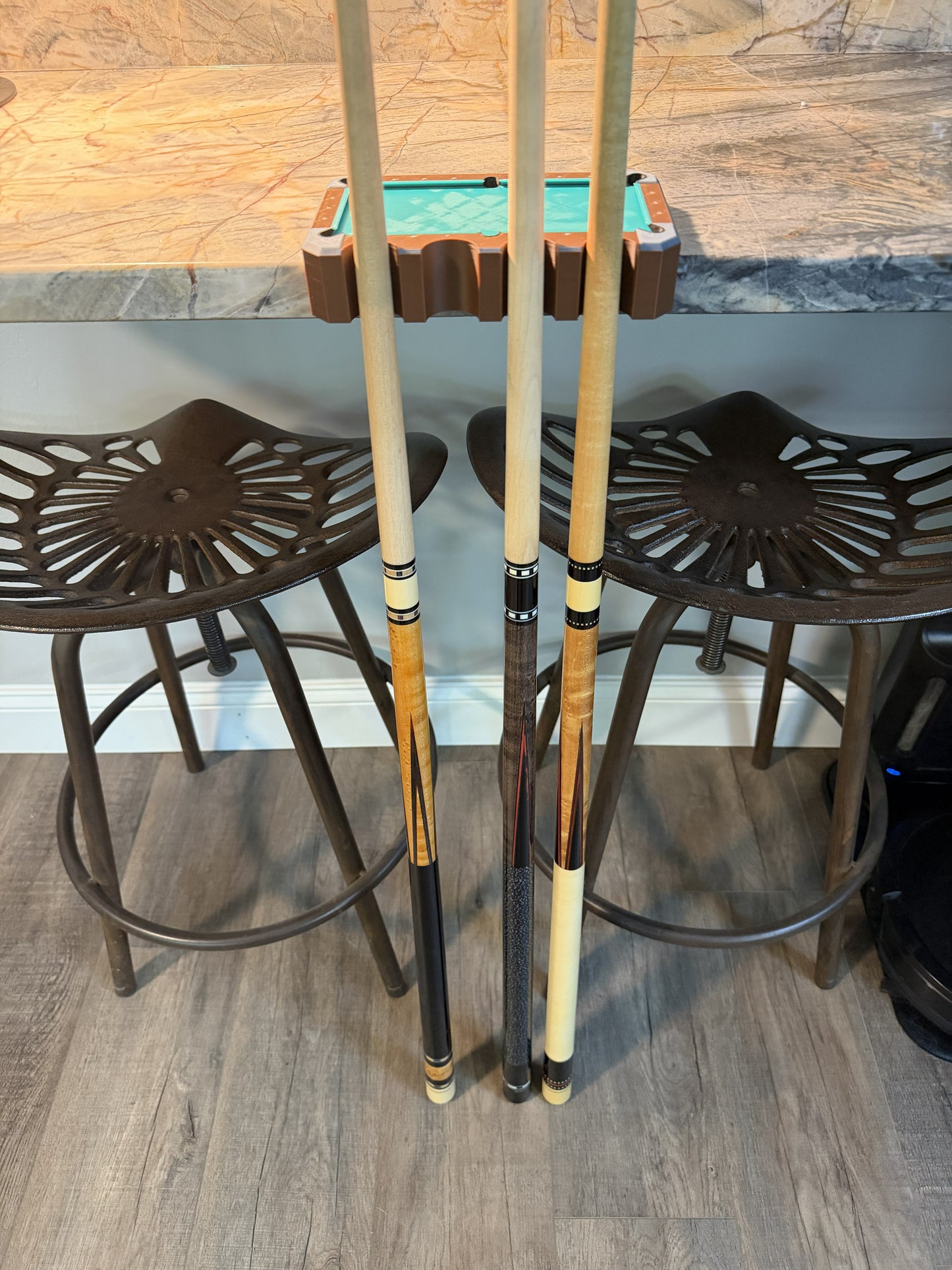 Valley Pool Table Cue Holder / Claw